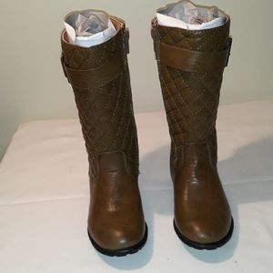 Girl brown boots